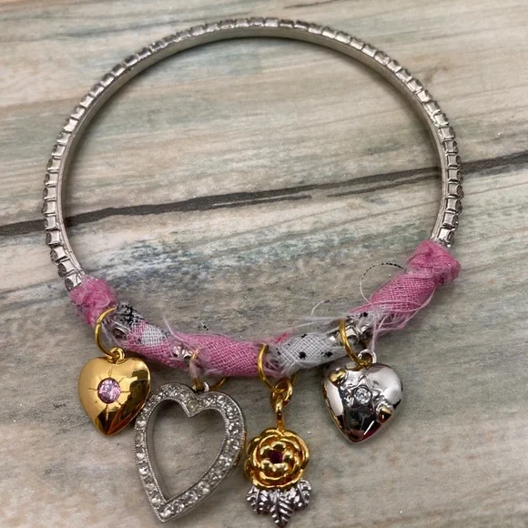 ⭐️Adorned Crown rhinestone bangle heart charm - Picture 4 of 9